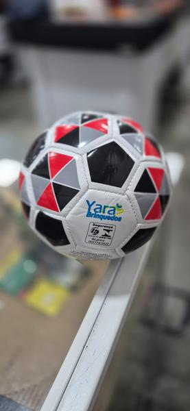 BOLA DE FUTEBOL YARA BRINQUEDOS