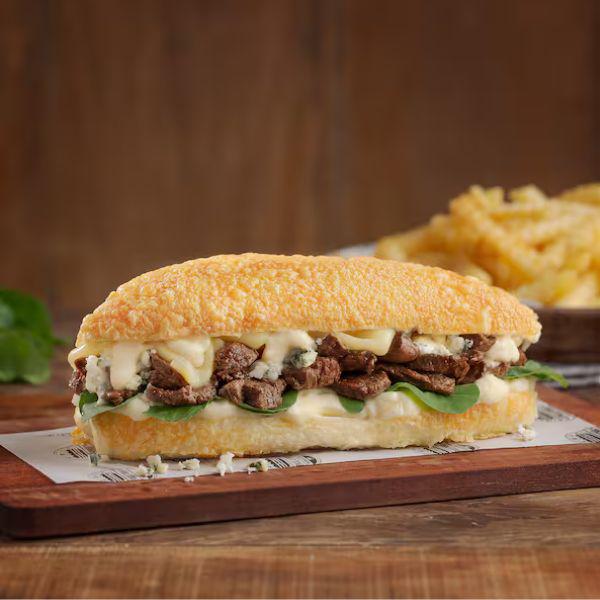 BAGUETE COM FILÉ MIGNON STOUT