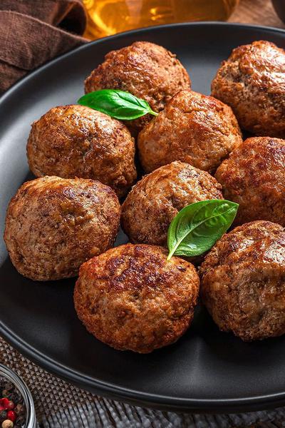 BOLINHA DE CARNE COM QUEIJO