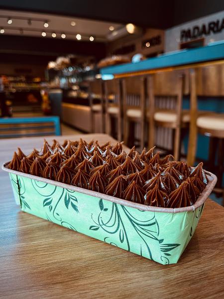 BOLO CASEIRO DE CHOCOLATE COM BRIGADEIRO