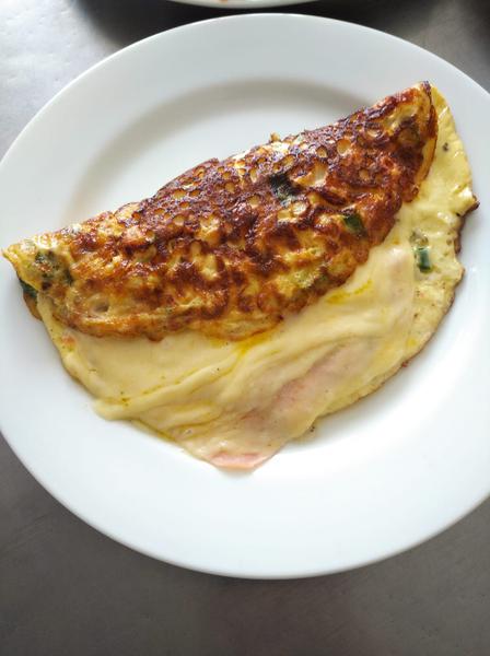 OMELETE PRESUNTO E QUEIJO