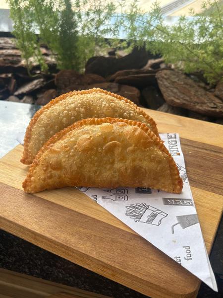PASTEL DE FRANGO C/REQUEIJAO