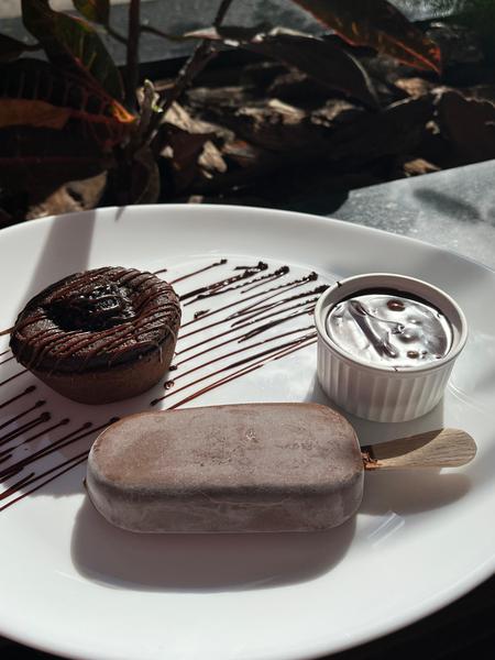 PETIT GATEAU UN