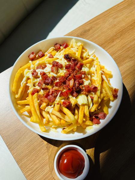 PORÇÃO DE BATATA MUSSARE E BAC