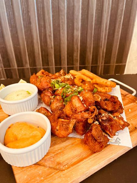 PORÇÃO DE FRANGO A PASSARINHO