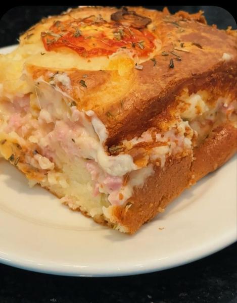 TORTA DE PRESUNTO E QUEIJO