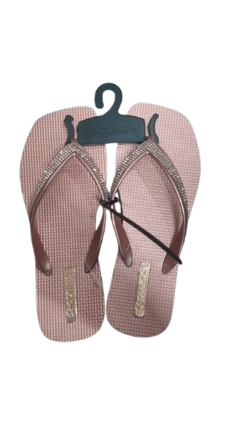 OLINDA TAM. LAS VEGAS ROSE 35/36