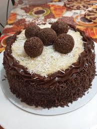 BOLO CONFEITADO FESTIVO