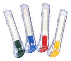 ESTILETE C/CORPO DE PLAST E LAMINA MOVEL
