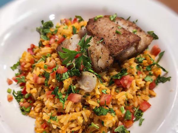PESCADA AMARELA COM ARROZ DE MOQUECA