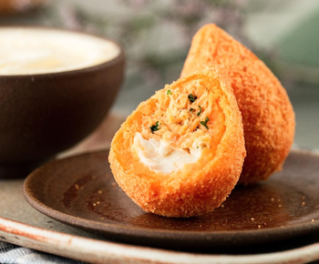 COXINHA DE FRANGO C/ CATUPIRY FRITO