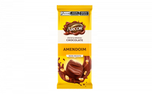 CHOCOLATE AO LEITE COM AMENDOIM ARCOR PACOTE 80G