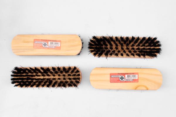 ESCOVA SAPATO MAD COM CABO TREVO