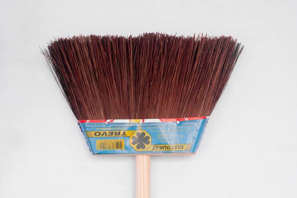 VASSOURA PIACAVA CHAPA COM CABO N5 TREVO