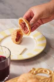 PAO DE QUEIJO RECHE. CARNE SECA KG