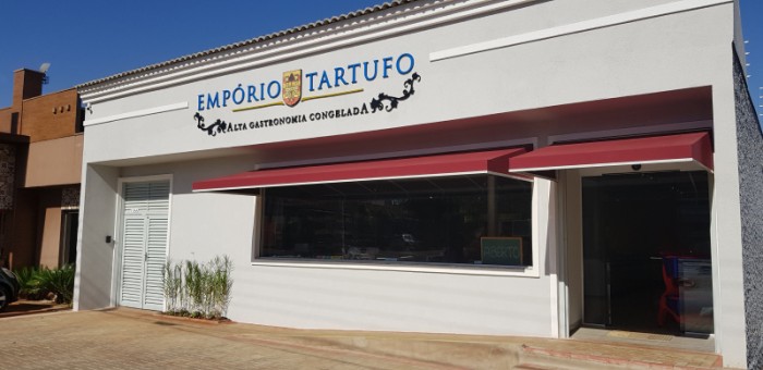 Fachada da loja Empório Tartufo na Avenida João Fiúsa em Ribeirão Preto, com refeições congeladas artesanais