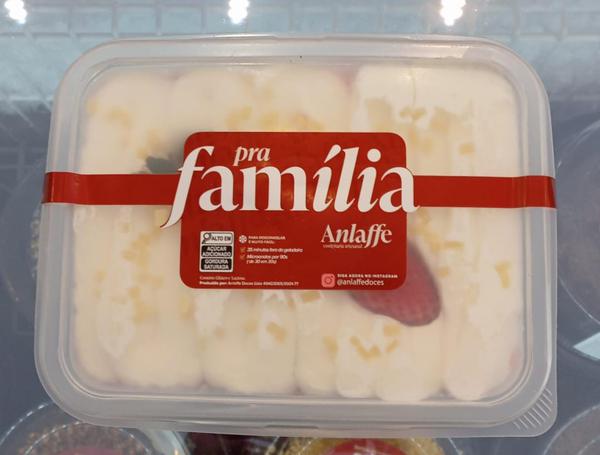 BOLO  DE CHOCOLATE  BRANCO COM MORANGO 850G ANLAFFE