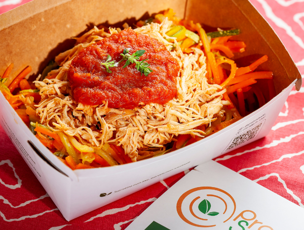 ESPAGUETE DE LEGUMES COM FRANGO 300G PRATO SAÚDE