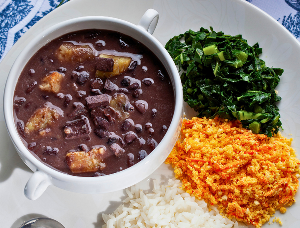 FEIJOADA VEGANA COM TOFU DEFUMADO 300G PRATO SAÚDE