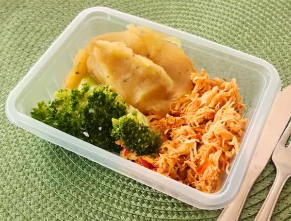 FRANGO COM PURÊ DE BATATA DOCE E BRÓCOLIS 250G PRATICE FE